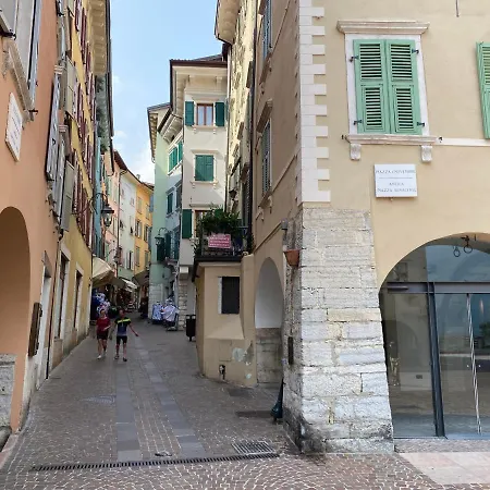 Apartment Gemuetliches Mit 2 Schlafzimmern Und 1 Wohnzimmer In Altstadt Riva del Garda